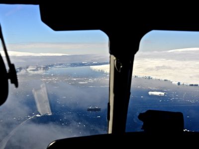 Helikopterflug bei Snow Hill Island im Weddellmeer. (© Thomas Laumeyer/Oceanwide Expeditions)