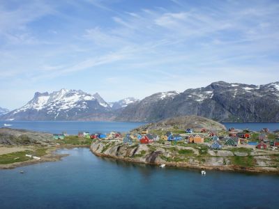 Aappilattoq ist eine kleine Siedlung am Prins Christian Sund am südlichen Zipfel Grönlands. Übersetz