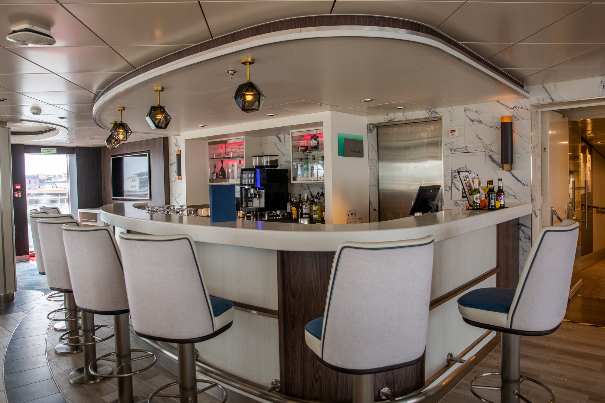 Die Bar an Bord der Sylvia Earle