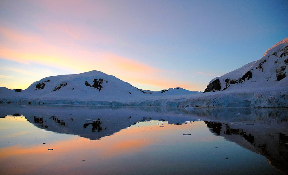 Die Gewässer rund um Antarktika gehören immer noch zu den am wenigsten erforschten Regionen der Welt. In den Tiefen könnten sich noch viele bisher unbekannte Arten von fischen und anderen Lebewesen aufhalten. Bild: Michael Wenger