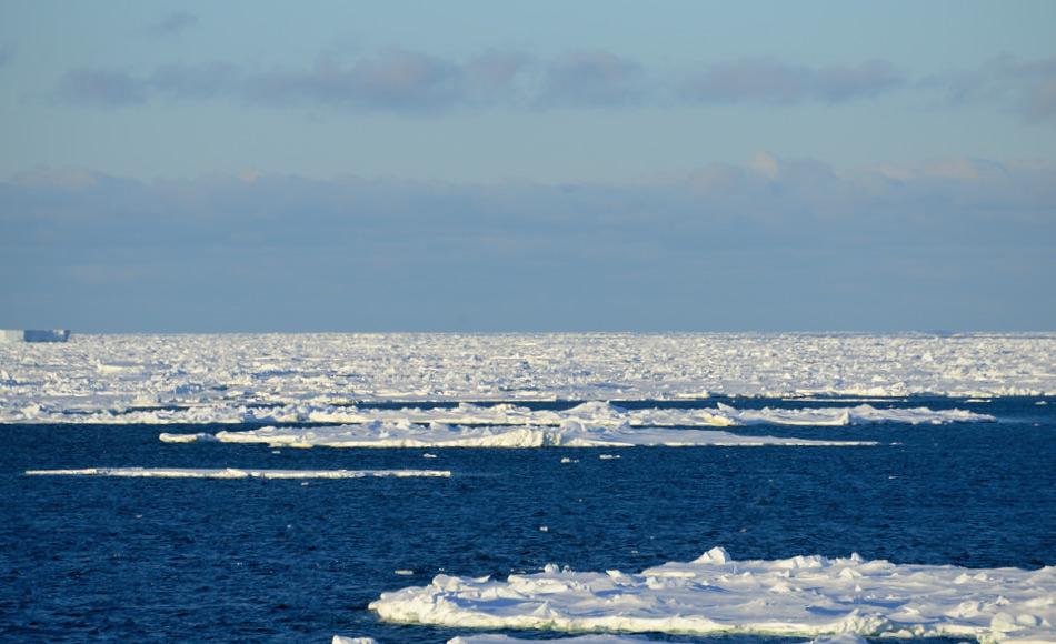 Eisschelfe sind riesige Ausflüsse von Gletschern in den Küstenbereichen Antarktikas und ähneln eisigen Mauern. Für eine lange Zeit glaubten Wissenschaftler, dass diese Eisschelfe den Hauptanteil des in den antarktischen Ozean fliessenden Süsswassers seien. Bild: Michael Wenger