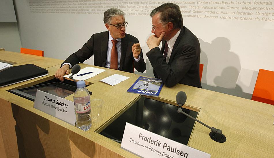 Prof. Thomas Stocker (links) zu Frederik Paulsen (rechts): âMit dem Schweizer Polarinstitut sind wir auf AugenhÃ¶he zu den grossen Forschernationenâ. Bild: Heiner Kubny
